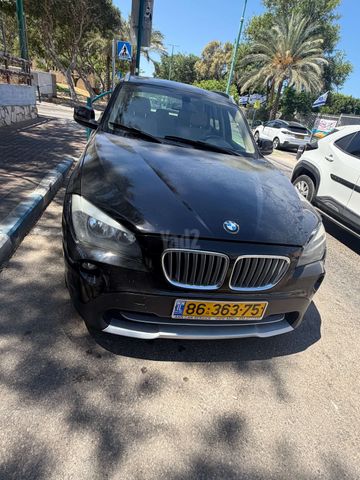 ב מ וו X1
