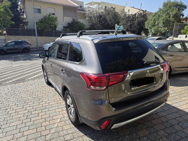 מיצובישי אאוטלנדר
