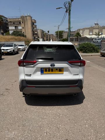 טויוטה RAV4
