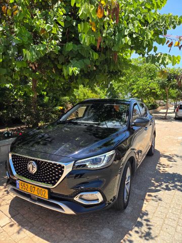 מודעת רכב אם ג'י EHS PHEV