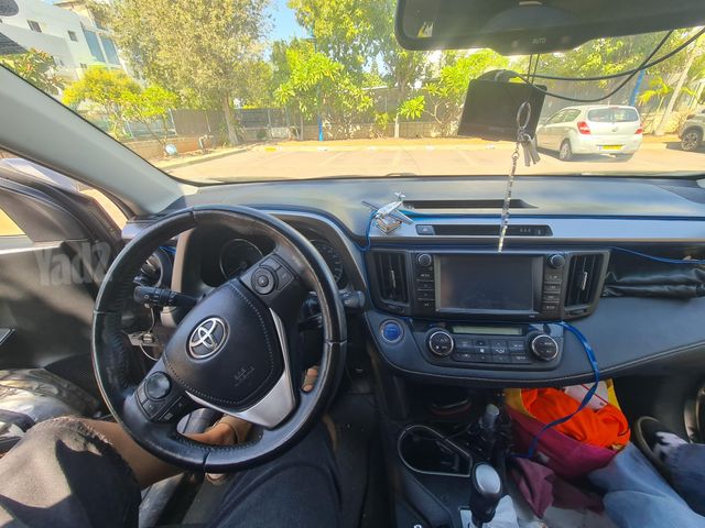 טויוטה RAV4