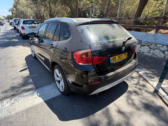 ב מ וו X1
