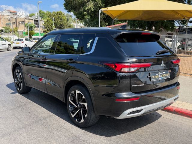 מיצובישי אאוטלנדר