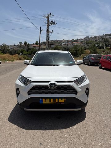 טויוטה RAV4