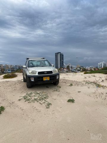 מודעת רכב טויוטה RAV4