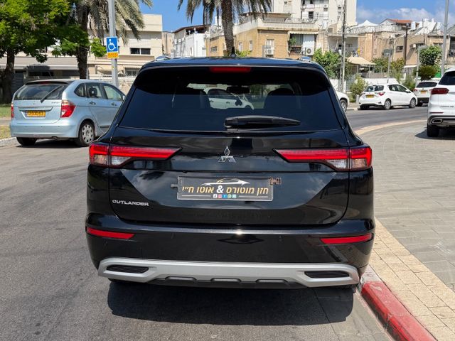 מיצובישי אאוטלנדר