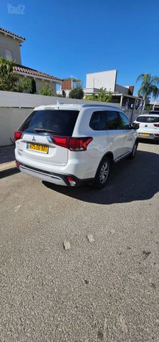מיצובישי אאוטלנדר