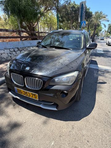 ב מ וו X1