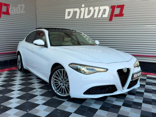 מודעת רכב אלפא רומיאו ג'וליה