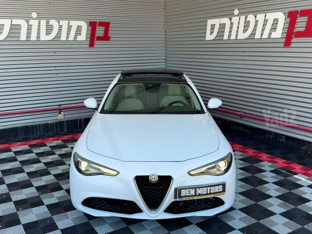 אלפא רומיאו ג'וליה