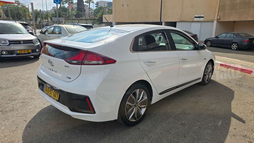 יונדאי איוניק