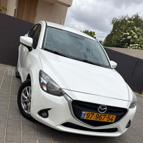 מודעת רכב מאזדה 2