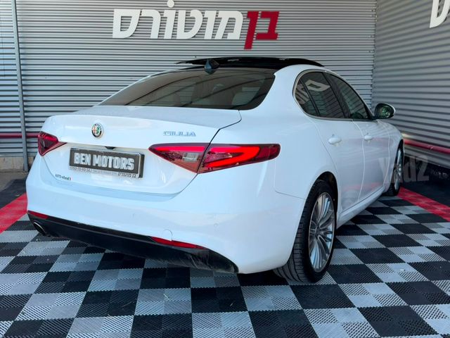 אלפא רומיאו ג'וליה