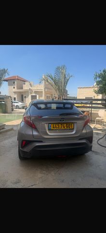 מודעת רכב טויוטה C-HR