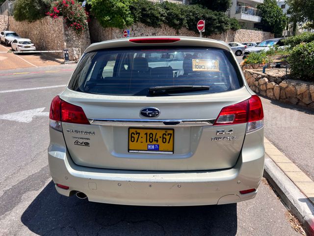 סובארו B4/לגאסי