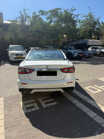 ניסאן מקסימה