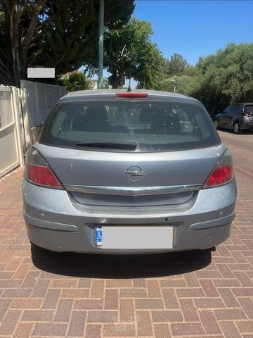 אופל אסטרה
