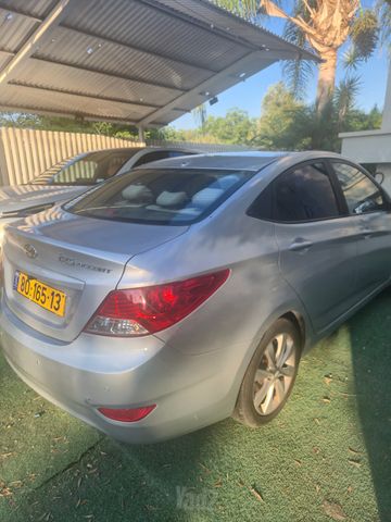 יונדאי אקסנט i25