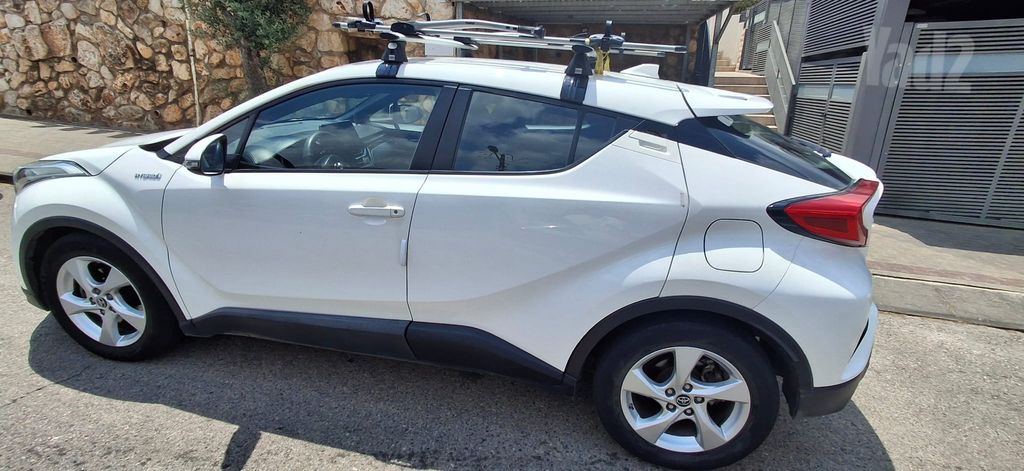 מודעת רכב טויוטה C-HR