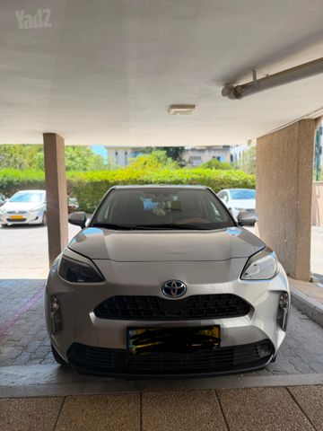 מודעת רכב טויוטה יאריס קרוס