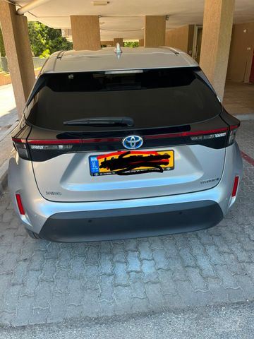 טויוטה יאריס קרוס