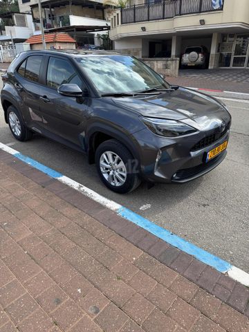 מודעת רכב טויוטה יאריס קרוס
