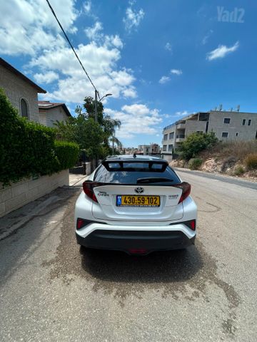 מודעת רכב טויוטה C-HR