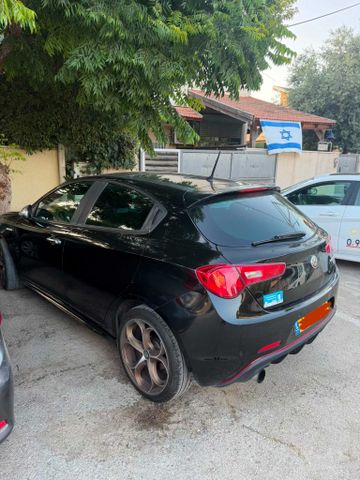 אלפא רומיאו ג'ולייטה