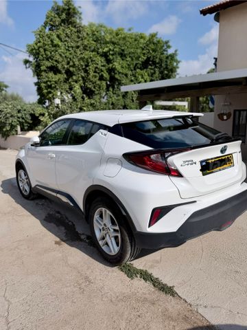 מודעת רכב טויוטה C-HR