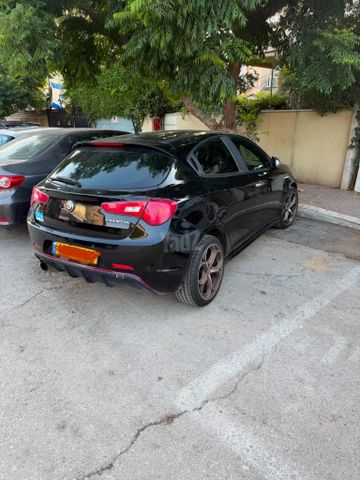 אלפא רומיאו ג'ולייטה