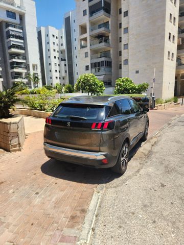 פיג'ו 3008
