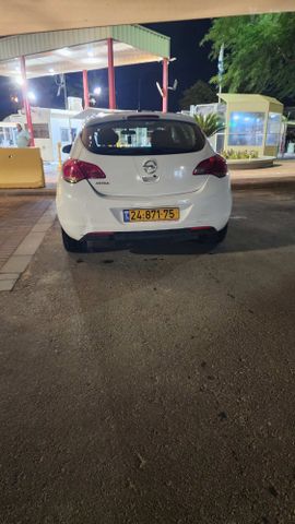 אופל אסטרה