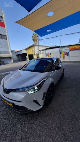 מודעת רכב טויוטה C-HR