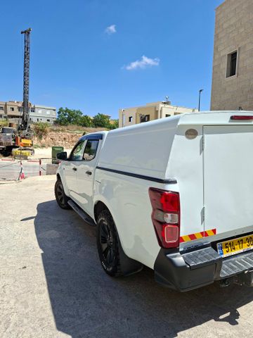 איסוזו די-מקס