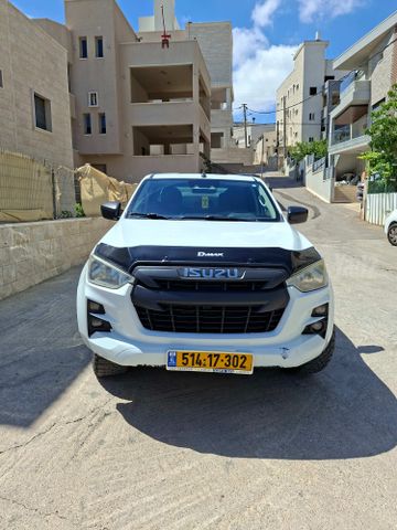 איסוזו די-מקס