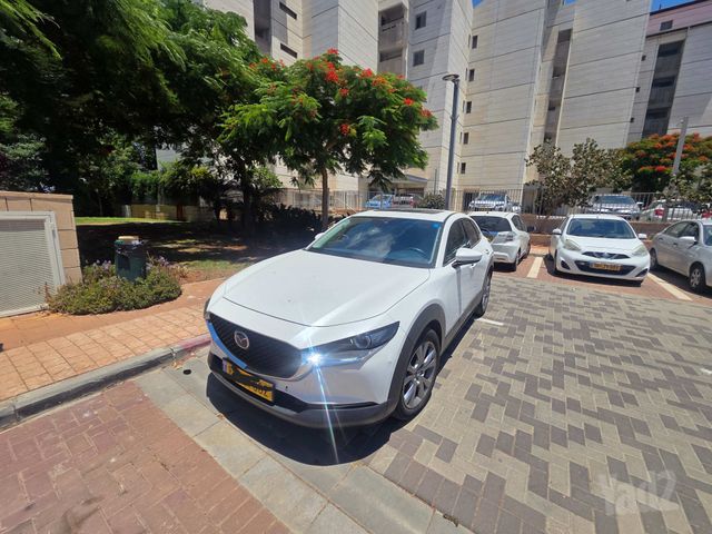 מודעת רכב מאזדה CX-30