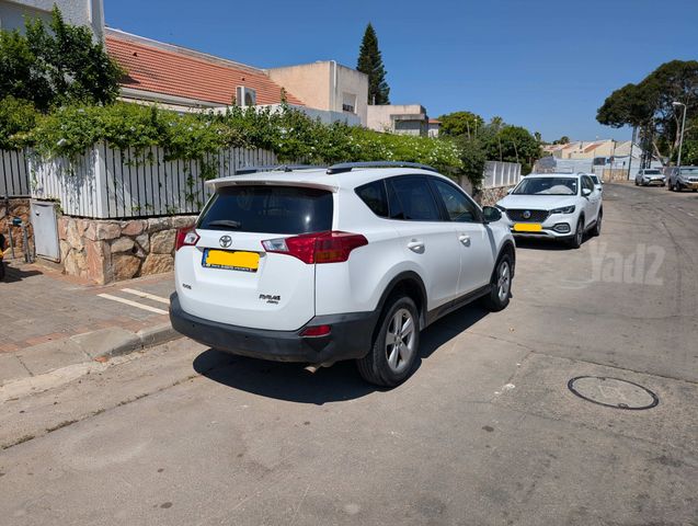 טויוטה RAV4