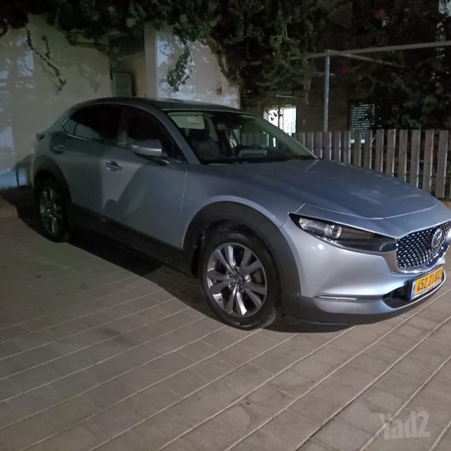 מודעת רכב מאזדה CX-30