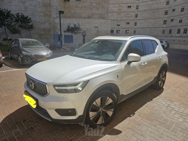 מודעת רכב וולוו XC40