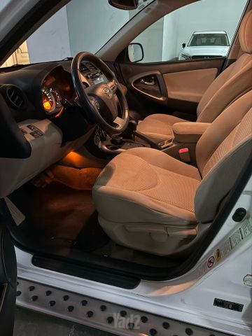 טויוטה RAV4