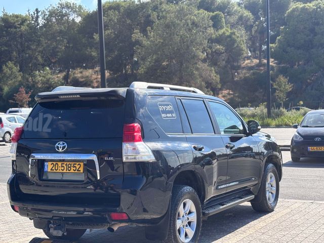 טויוטה לנד קרוזר
