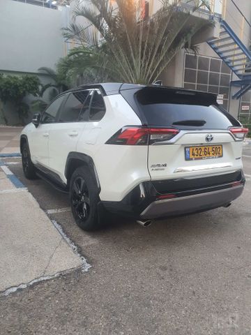 טויוטה RAV4