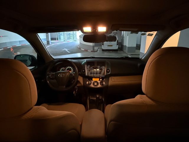 טויוטה RAV4