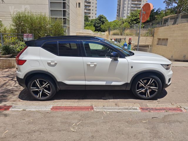 וולוו XC40