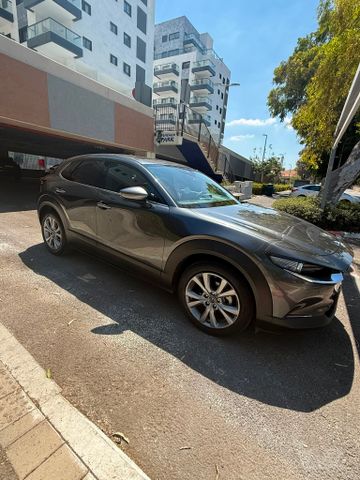 מודעת רכב מאזדה CX-30