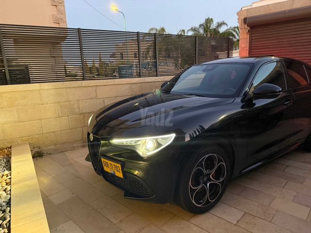 מודעת רכב אלפא רומיאו סטלביו