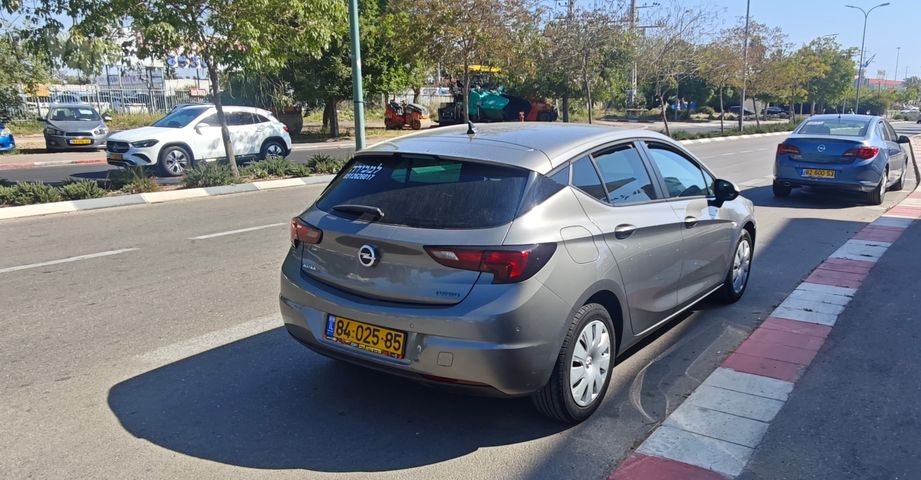 אופל אסטרה