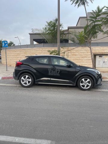 מודעת רכב טויוטה C-HR
