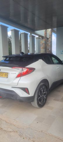 מודעת רכב טויוטה C-HR