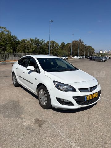 אופל אסטרה